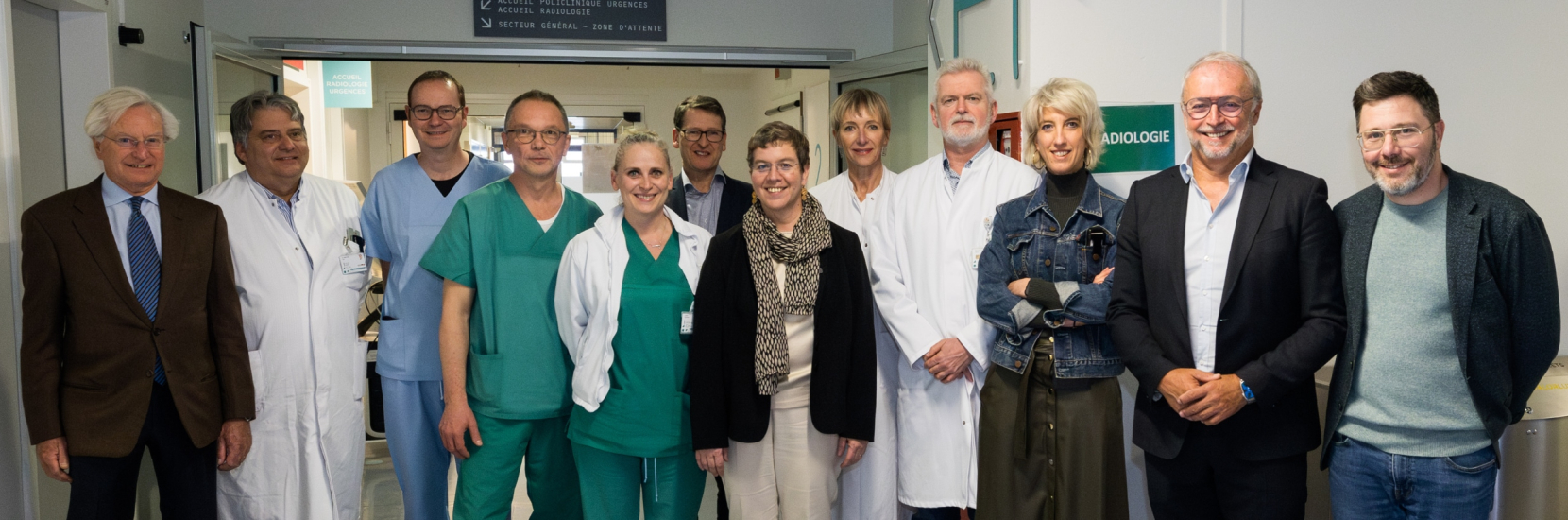 Visite de Mme Martine Deprez, ministre de la Santé et de la Sécurité sociale, dans les services des urgences du CHL